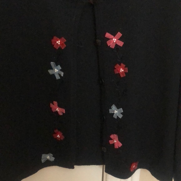 Vintage Flower Design Sweater - Picture 4 of 9